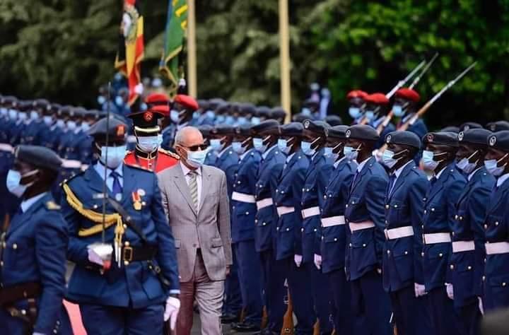 الرئيس ابراهيم غالي يحظى باستقبال خاص بكمبالا من طرف نظيره الأوغندي يوويري موسيفيني الرئيس ابراهيم غالي يحظى باستقبال خاص بكمبالا من طرف نظيره الأوغندي يوويري موسيفيني