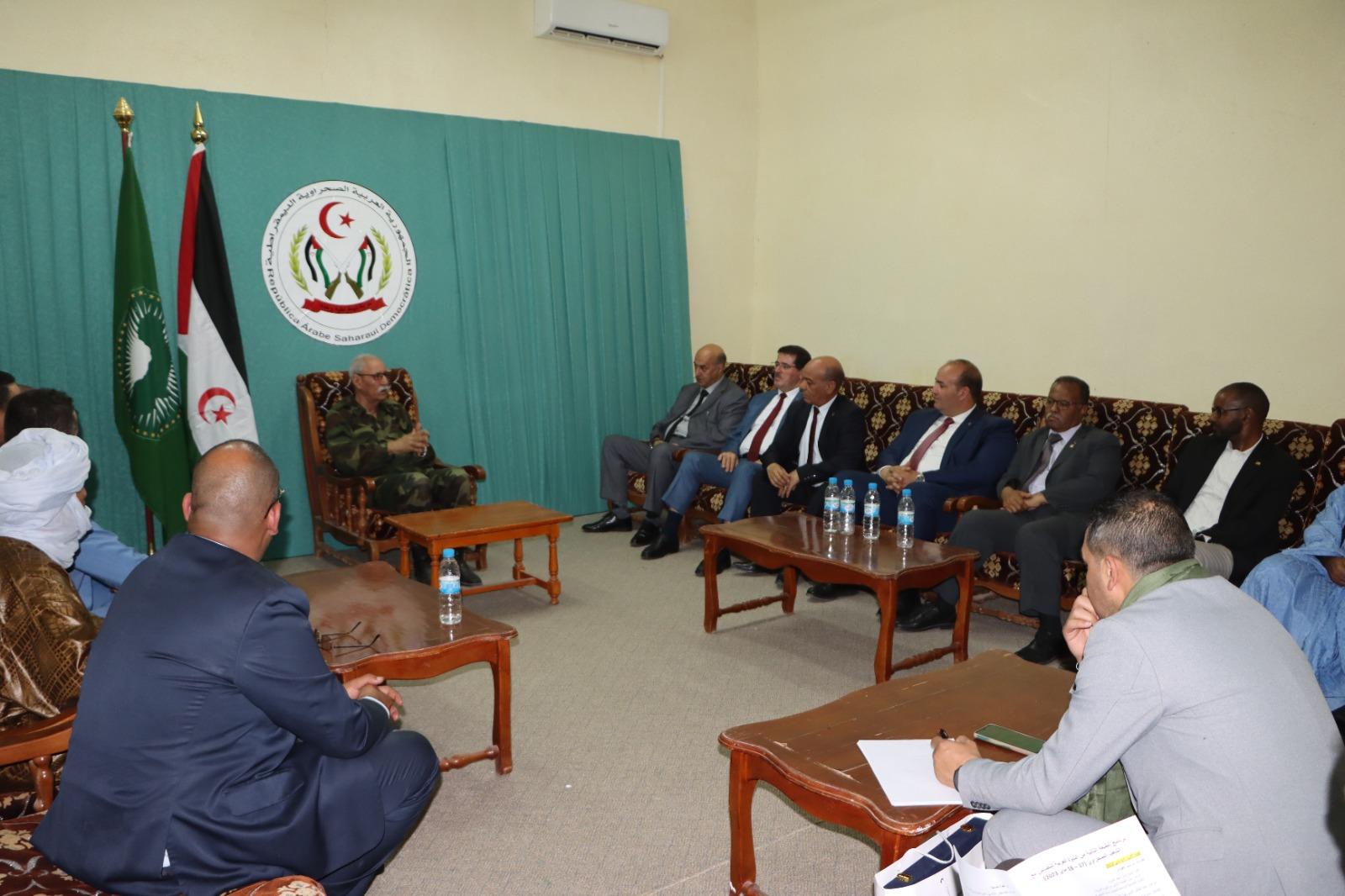 رئيس الجمهورية يستقبل وفداً عن مجلس الأمة الجزائري رئيس الجمهورية يستقبل وفداً عن مجلس الأمة الجزائري