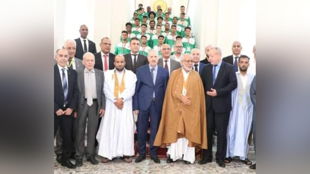رئيس مجلس الأمة الجزائري يستقبل وفداً رسمياً ورياضياً صحراويا