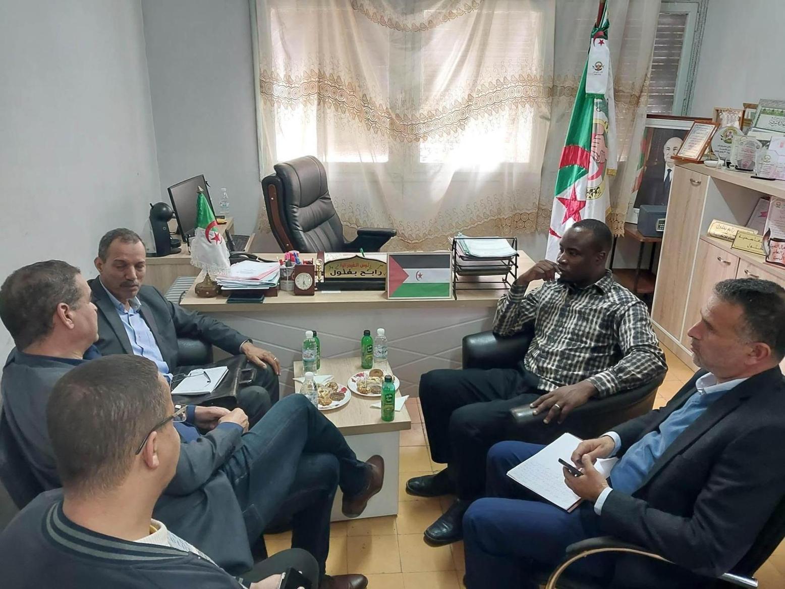 رئيس اتحاد عمال التربية والتعليم والتكوين الصحراويين يبحث مع الفيدرالية الوطنية الجزائرية للتكوين والتعليم المهنيين سبل التعاون