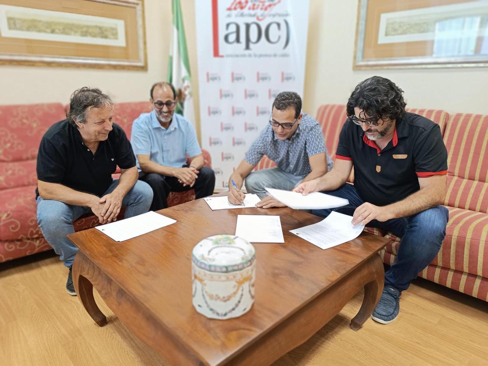 إسبانيا : اتحاد الصحفيين الصحراويين وجمعية الصحافة بكاديث يبرمان اتفاق شراكة وتعاون إسبانيا : اتحاد الصحفيين الصحراويين وجمعية الصحافة بكاديث يبرمان اتفاق شراكة وتعاون