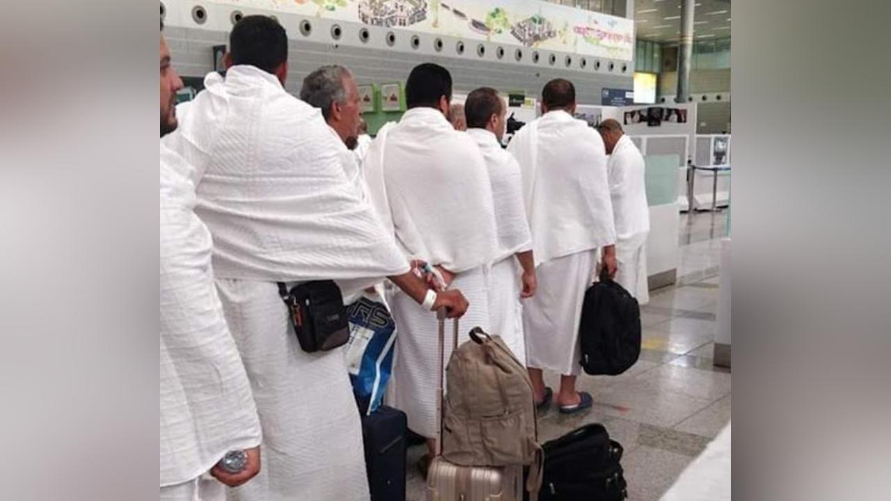 وصول الحجاج الصحراويين إلى مكة المكرمة وأداء طواف القدوم وصول الحجاج الصحراويين إلى مكة المكرمة وأداء طواف القدوم