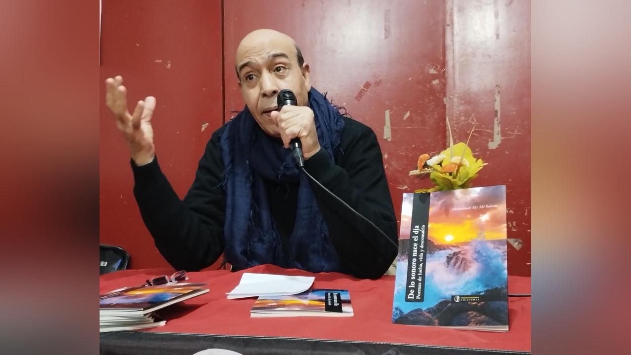 الإبداع الأدبي الصحراوي يتألق في الارجنتين عبر تقديم مجموعة شعرية للأديب محمد عالي أعلي سالم الإبداع الأدبي الصحراوي يتألق في الارجنتين عبر تقديم مجموعة شعرية للأديب محمد عالي أعلي سالم