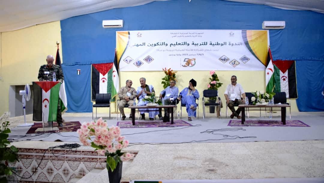 الرئيس إبراهيم غالي يؤكد أن الدولة الصحراوية سارعت إلى خلق الأسس الضرورية لبناء منطومة تعليمية رغم الظروف والصعوبات الرئيس إبراهيم غالي يؤكد أن الدولة الصحراوية سارعت إلى خلق الأسس الضرورية لبناء منطومة تعليمية رغم الظروف والصعوبات