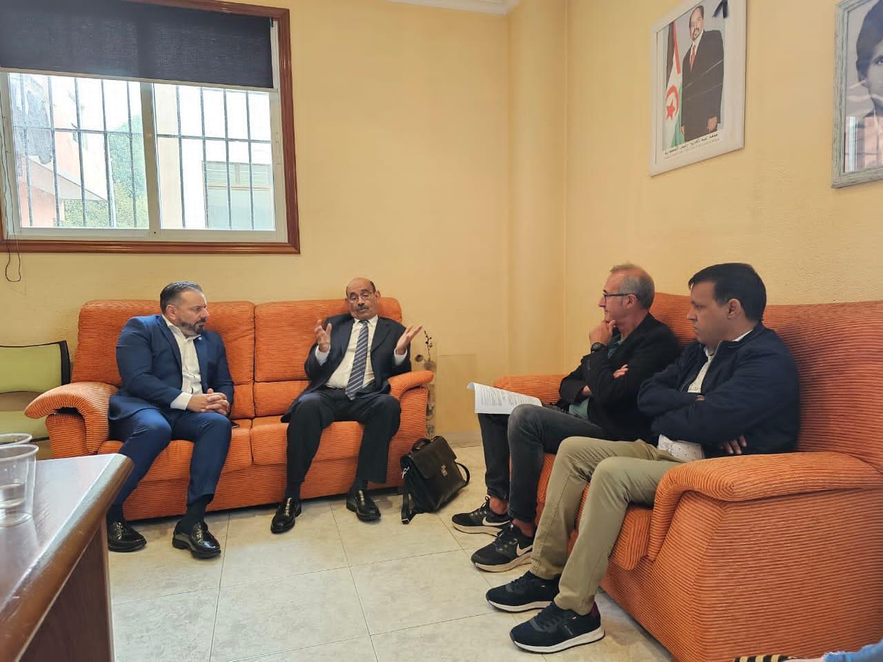 وزير الصحة العمومية يلتقي رؤساء بلديات والمكلفين بالتعاون ببعض البلديات المتضامنة مع الشعب الصحراوي بمنقطة غاليثيا الإسبانية وزير الصحة العمومية يلتقي رؤساء بلديات والمكلفين بالتعاون ببعض البلديات المتضامنة مع الشعب الصحراوي بمنقطة غاليثيا الإسبانية