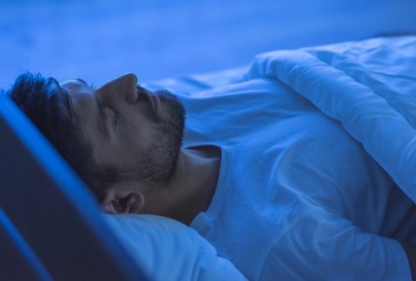 5 مؤشرات لإمكانية انقطاع التنفس أثناء النوم.. الجميع يشعر ببعضها