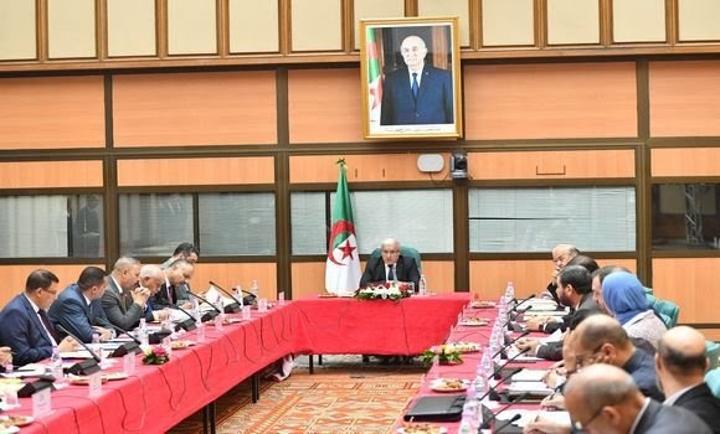 رئيس المجلس الشعبي الوطني الجزائري يترأس اجتماعا للجنة تحضير الندوة البرلمانية الدولية للتضامن مع الشعب الصحراوي رئيس المجلس الشعبي الوطني الجزائري يترأس اجتماعا للجنة تحضير الندوة البرلمانية الدولية للتضامن مع الشعب الصحراوي