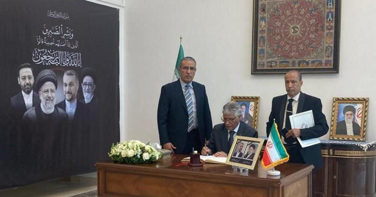 السفير الصحراوي بالجزائر يوقع على سجل التعازي بسفارة إيران بالجزائر في وفاة الرئيس الإيراني إبراهيم رئيسي السفير الصحراوي بالجزائر يوقع على سجل التعازي بسفارة إيران بالجزائر في وفاة الرئيس الإيراني إبراهيم رئيسي