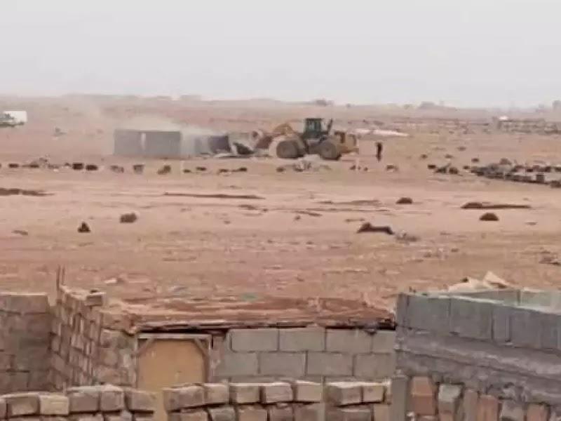 الاحتلال المغربي يقوم بتدمير منازل الصحراويين بضواحي مدينة الداخلة المحتلة الاحتلال المغربي يقوم بتدمير منازل الصحراويين بضواحي مدينة الداخلة المحتلة