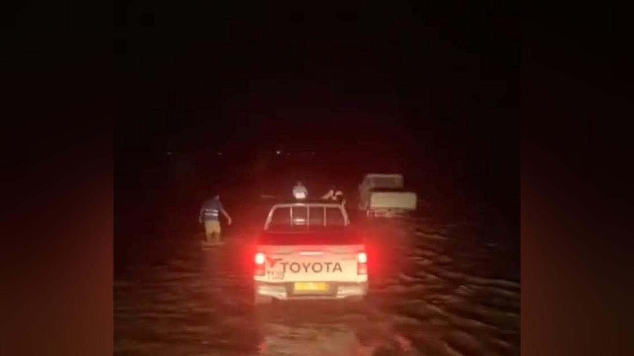 أمطار غزيرة على مدينة ازويرات والمياه تغمر عددا من البيوت والطرقات أمطار غزيرة على مدينة ازويرات والمياه تغمر عددا من البيوت والطرقات