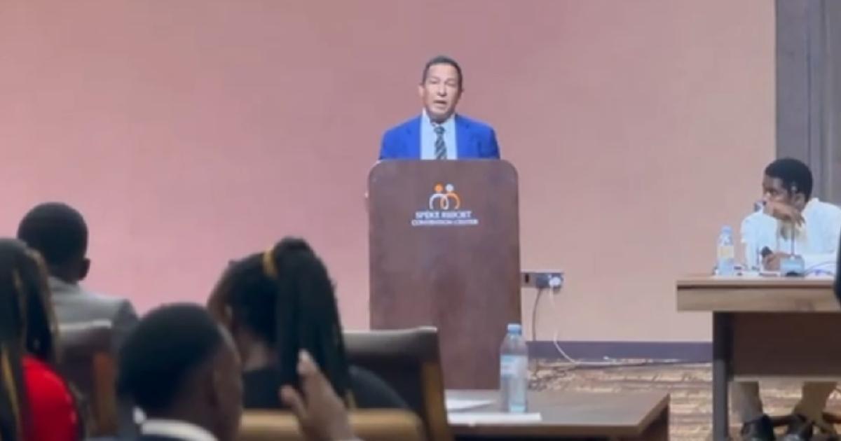 ممثل الجمهورية الصحراوية يدافع عن حق الشعب الصحراوي في الحرية والاستقلال خلال مؤتمر الشباب الأفريقي بأوغندا ممثل الجمهورية الصحراوية يدافع عن حق الشعب الصحراوي في الحرية والاستقلال خلال مؤتمر الشباب الأفريقي بأوغندا