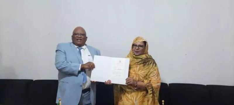 وزارة الخارجية تتسلم نسخة من أوراق اعتماد سفير جنوب أفريقيا لدى الجمهورية الصحراوية وزارة الخارجية تتسلم نسخة من أوراق اعتماد سفير جنوب أفريقيا لدى الجمهورية الصحراوية
