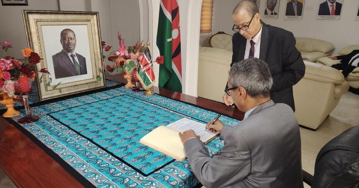 السفير الصحراوي يعزي كينيا في وفاة أودينغا السفير الصحراوي يعزي كينيا في وفاة أودينغا