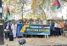 مظاهرة للجالية الصحراوية أمام السفارة المغربية بلندن مظاهرة للجالية الصحراوية أمام السفارة المغربية بلندن