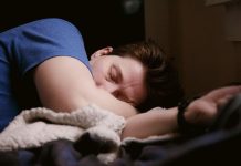 النوم لساعات طويلة قد يكون إنذارا لمشكلات صحية خطيرة النوم لساعات طويلة قد يكون إنذارا لمشكلات صحية خطيرة