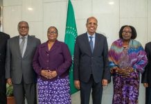 تشاور عمداء الأقاليم مع رئيس مفوضية الاتحاد الإفريقي تشاور عمداء الأقاليم مع رئيس مفوضية الاتحاد الإفريقي