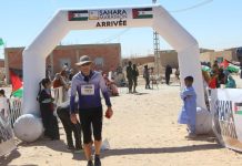 ديرت جيليتشيس يفوز بسباق 10 كلم في ماراتون الصحراء ديرت جيليتشيس يفوز بسباق 10 كلم في ماراتون الصحراء