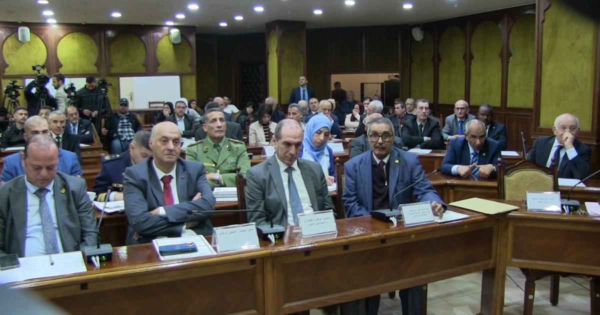 الشعب الصحراوي متمسك بحقه في تقرير المصير الشعب الصحراوي متمسك بحقه في تقرير المصير