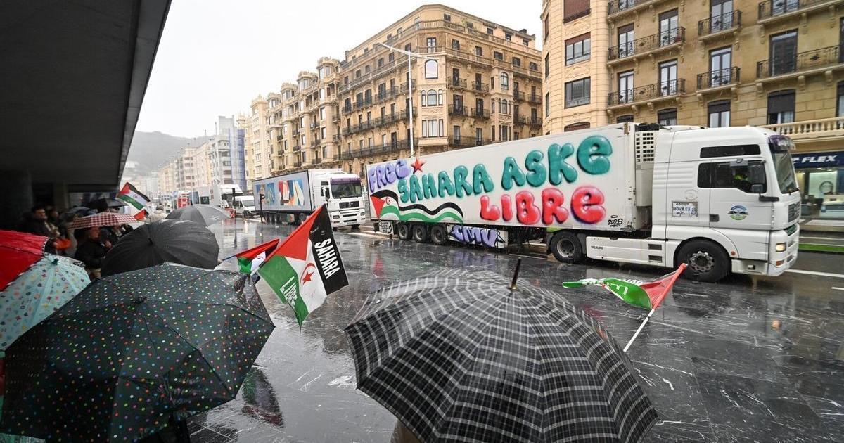 قافلة مساعدات إنسانية لمخيمات اللاجئين الصحراويين قافلة مساعدات إنسانية لمخيمات اللاجئين الصحراويين