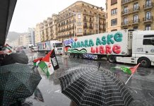 قافلة مساعدات إنسانية لمخيمات اللاجئين الصحراويين قافلة مساعدات إنسانية لمخيمات اللاجئين الصحراويين