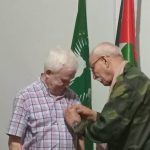 غالي يوشح متضامنين أجانب بوسام الجمهورية غالي يوشح متضامنين أجانب بوسام الجمهورية