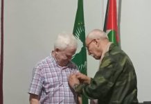 غالي يوشح متضامنين أجانب بوسام الجمهورية غالي يوشح متضامنين أجانب بوسام الجمهورية