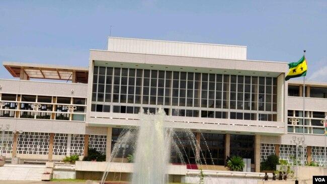 Le parlement de Sao Tomé approuve un quota de 40 % de femmes sur les listes de députés et aux postes de décision Le parlement de Sao Tomé approuve un quota de 40 % de femmes sur les listes de députés et aux postes de décision