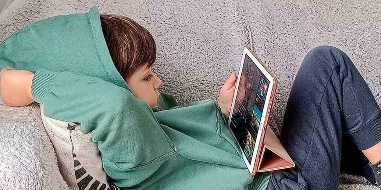 Les enfants passent trop de temps devant les écrans, selon une étude Les enfants passent trop de temps devant les écrans, selon une étude