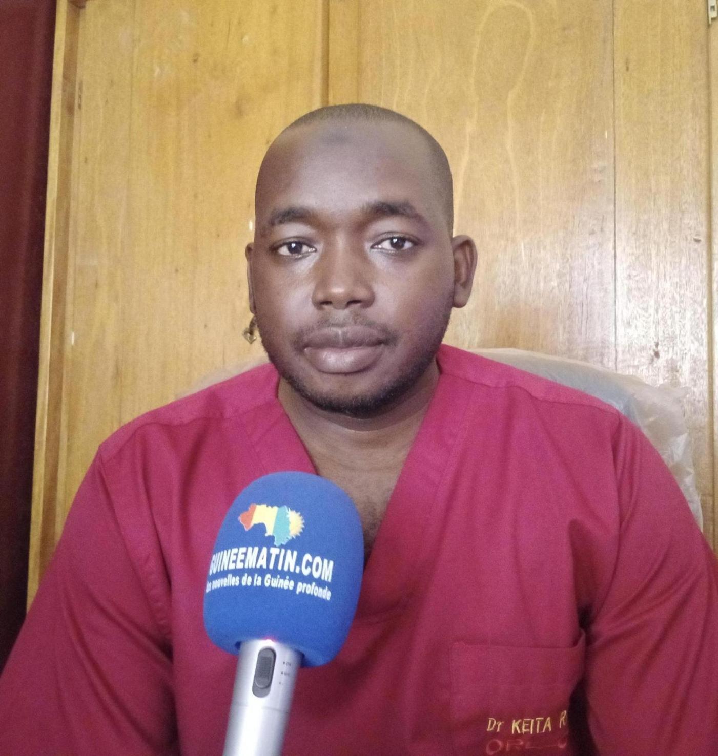 Port d’écouteurs : « plus de 8 heures d’utilisation par jour peut entraîner des lésions sur l’oreille… » (Médecin) Port d’écouteurs : « plus de 8 heures d’utilisation par jour peut entraîner des lésions sur l’oreille… » (Médecin)