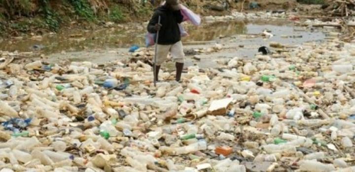Péril plastique : Près de 200 mille tonnes de déchets produits par an au Sénégal, dont 150 mille à Dakar Péril plastique : Près de 200 mille tonnes de déchets produits par an au Sénégal, dont 150 mille à Dakar