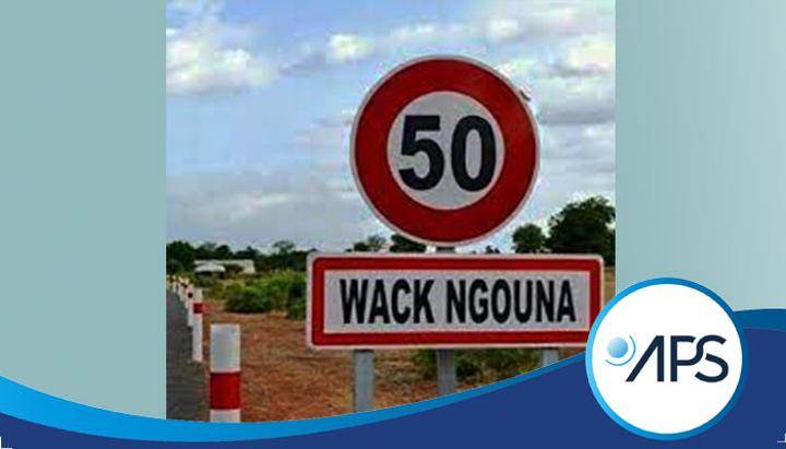 Wack Ngouna : des élèves peinent à rejoindre leur établissement à cause du niveau de l’eau de la vallée de Koutango (élu) Wack Ngouna : des élèves peinent à rejoindre leur établissement à cause du niveau de l’eau de la vallée de Koutango (élu)