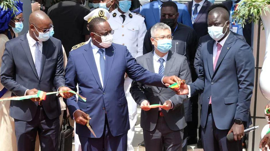 3 000 kilomètres de routes pour désenclaver les pôles agricoles et miniers ainsi que les régions les plus déshéritées 3 000 kilomètres de routes pour désenclaver les pôles agricoles et miniers ainsi que les régions les plus déshéritées