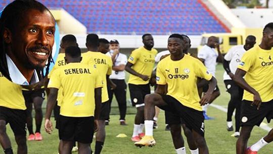 Le groupe des Lions au complet (Aliou Cissé) Le groupe des Lions au complet (Aliou Cissé)