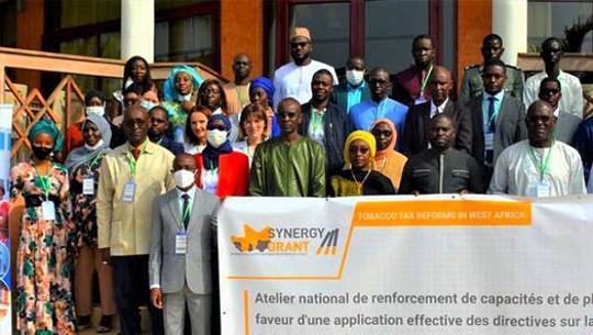 Une taxation substantielle sur les prix préconisée pour faire reculer l’âge de la consommation de la première cigarette Une taxation substantielle sur les prix préconisée pour faire reculer l’âge de la consommation de la première cigarette