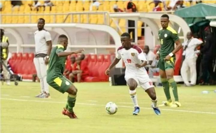 Le Ministre Matar BA félicite les Lions locaux á la suite de leur qualification à la CHAN 2023 en Algérie Le Ministre Matar BA félicite les Lions locaux á la suite de leur qualification à la CHAN 2023 en Algérie
