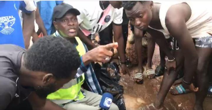 Inondations à Diamguene Sicap Mbao : Le maire Cheikh Aliou Bèye annonce une plainte contre l’Apix (Vidéo) Inondations à Diamguene Sicap Mbao : Le maire Cheikh Aliou Bèye annonce une plainte contre l’Apix (Vidéo)