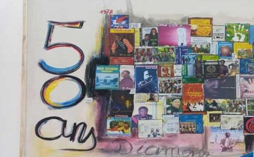 Une exposition intitulée ‘’Suñu diamano’’ rend hommage au chanteur Oumar Pène célébrant ses 50 ans de musique Une exposition intitulée ‘’Suñu diamano’’ rend hommage au chanteur Oumar Pène célébrant ses 50 ans de musique