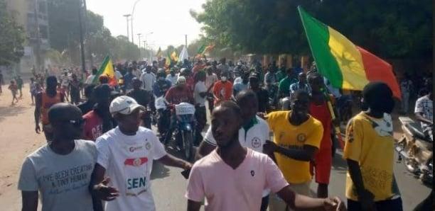 Manœuvres pour écarter Ousmane Sonko de la Présidentielle de 2024 : Mobilisation monstre à Ziguinchor . Manœuvres pour écarter Ousmane Sonko de la Présidentielle de 2024 : Mobilisation monstre à Ziguinchor .