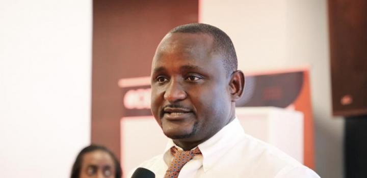 Amadou Ba tresse des lauriers à Pape Amadou Sarr : “Il a divisé son salaire par cinq pour venir travailler au Sénégal” Amadou Ba tresse des lauriers à Pape Amadou Sarr : “Il a divisé son salaire par cinq pour venir travailler au Sénégal”