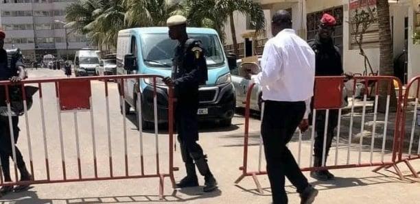 Kaolack : Des membres du Pastef exigent la levée du blocus chez Ousmane Sonko et demandent à la F24 d’intensifier la lutte Kaolack : Des membres du Pastef exigent la levée du blocus chez Ousmane Sonko et demandent à la F24 d’intensifier la lutte