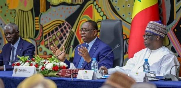 Clap de fin du Dialogue national : Moustapha Niasse a reçu les rapports des huit commissions Clap de fin du Dialogue national : Moustapha Niasse a reçu les rapports des huit commissions