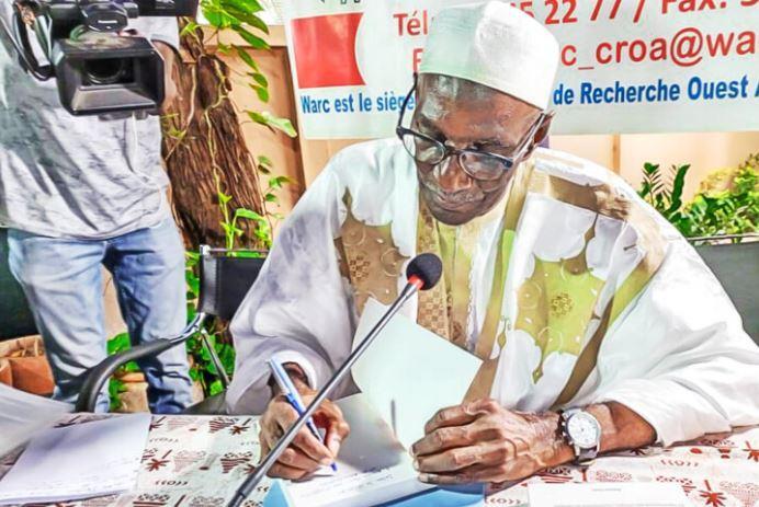 « Le fleuve refuse de séparer’’, le livre autobiographique du Pr Ndiawar Kane pose la réflexion sur les frontières en Afrique « Le fleuve refuse de séparer’’, le livre autobiographique du Pr Ndiawar Kane pose la réflexion sur les frontières en Afrique