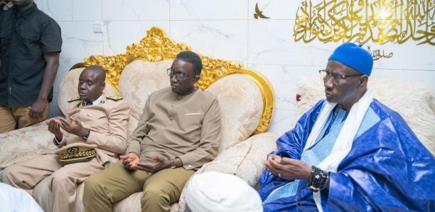 AMADOU BÂ REÇU PAR LA FAMILLE NDIÉGUENE : «Le chef de l'État veut que le gouvernement soit aux côtés des populations» AMADOU BÂ REÇU PAR LA FAMILLE NDIÉGUENE : «Le chef de l'État veut que le gouvernement soit aux côtés des populations»