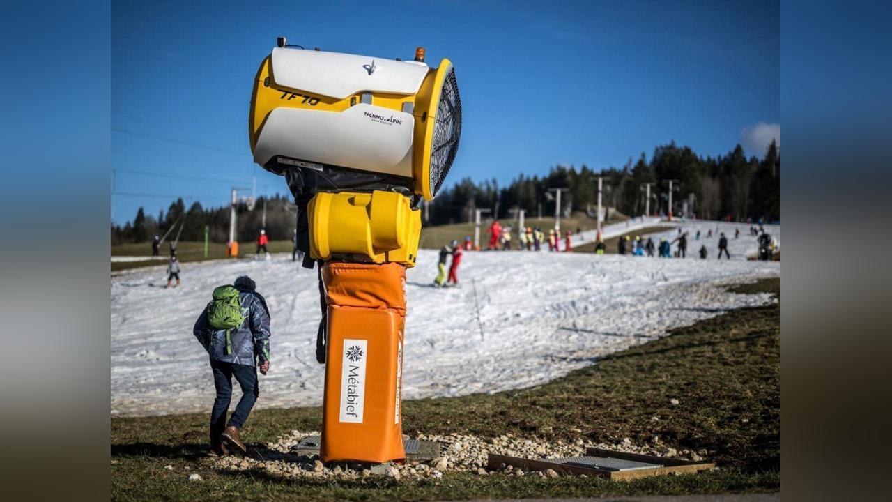 Pénurie de neige et changement climatique : une station du Doubs décide la fermeture de 30% de son domaine skiable Pénurie de neige et changement climatique : une station du Doubs décide la fermeture de 30% de son domaine skiable