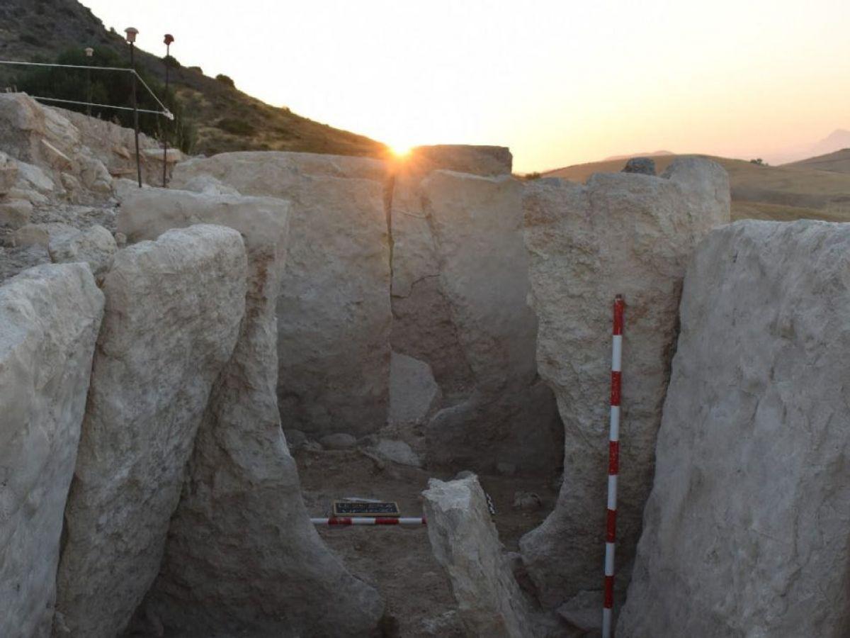 Découverte D’Un Dolmen Monumental en Andalousie Découverte D’Un Dolmen Monumental en Andalousie