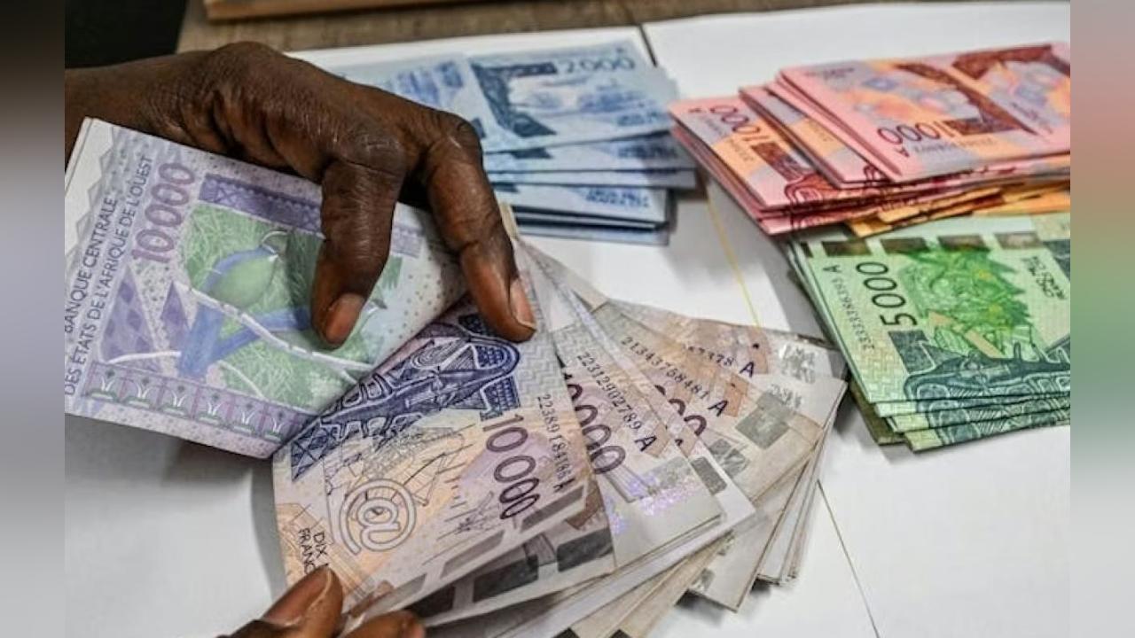 Coûts Immédiats et Bénéfices Différés en Politique Coûts Immédiats et Bénéfices Différés en Politique