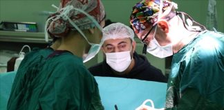 Médecins Turcs Effectuent Greffes de Rein Laparoscopiques Médecins Turcs Effectuent Greffes de Rein Laparoscopiques