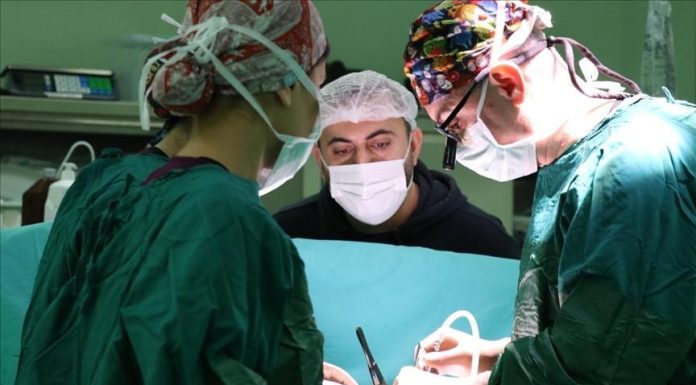 Médecins Turcs Effectuent Greffes de Rein Laparoscopiques Médecins Turcs Effectuent Greffes de Rein Laparoscopiques