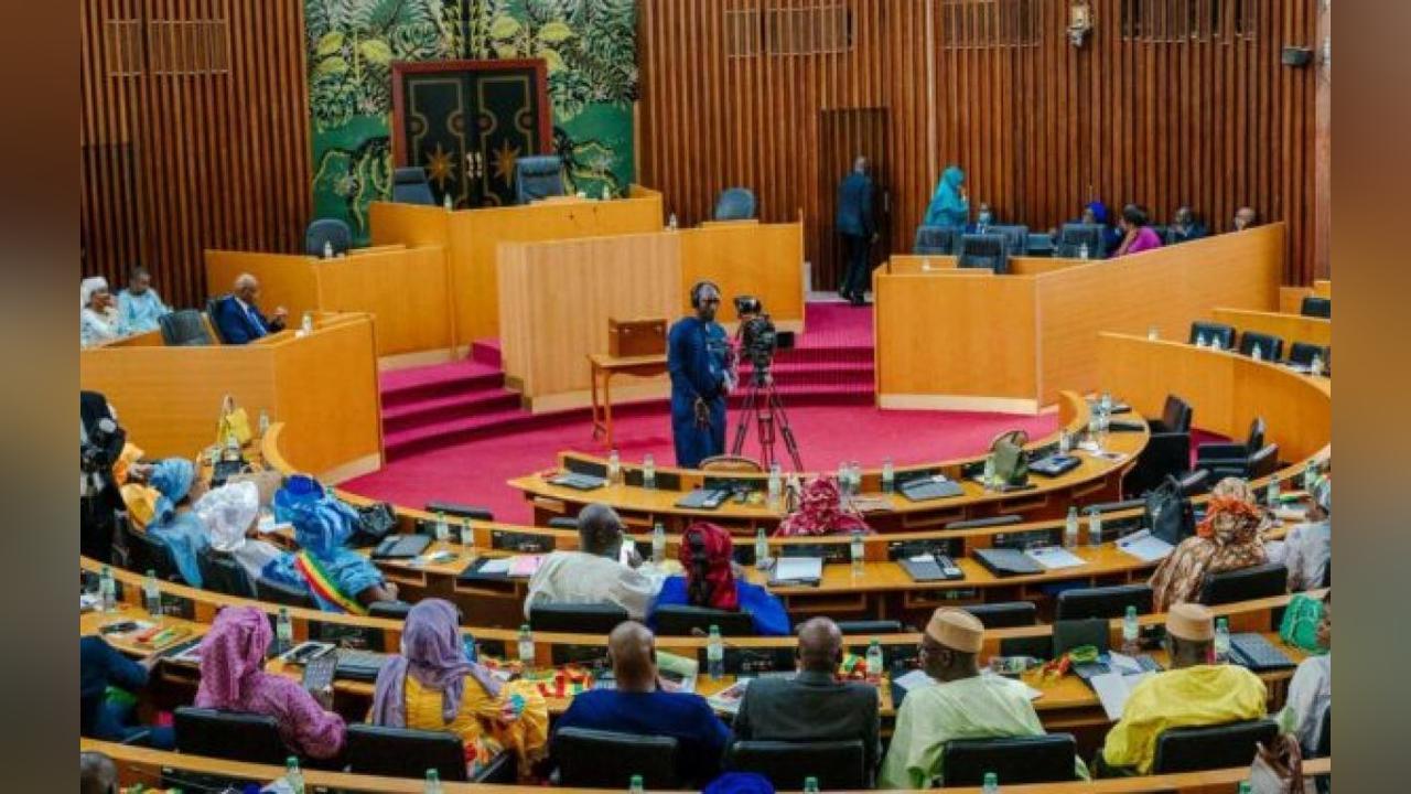 Mamadou Oury Diallo Critique le Contrôle de L'Assemblée Mamadou Oury Diallo Critique le Contrôle de L'Assemblée