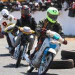 Motos-Taxis Jakarta S’Affrontent sur Circuit de Rallye Motos-Taxis Jakarta S'Affrontent sur Circuit de Rallye